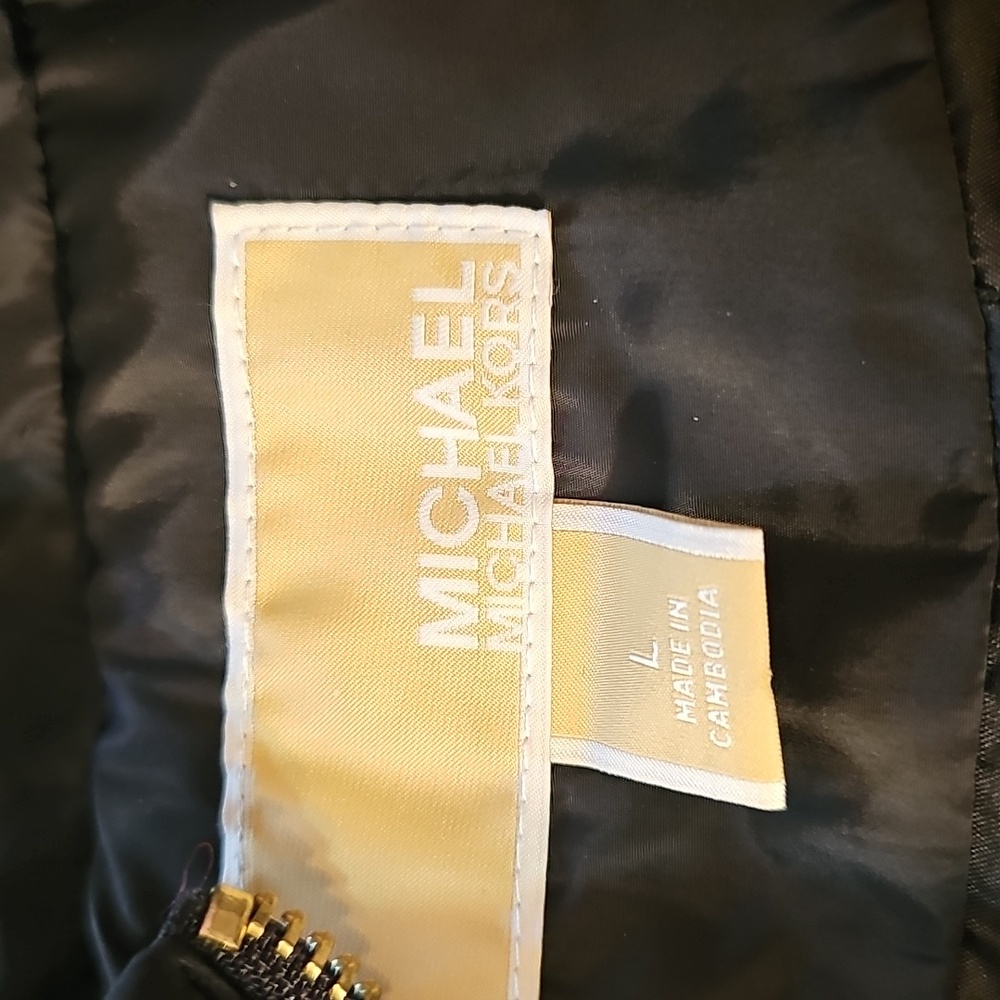 Michael Kors Black Quilted Vest with Gold Zipper NWOT Size M - Picture 2 of 5